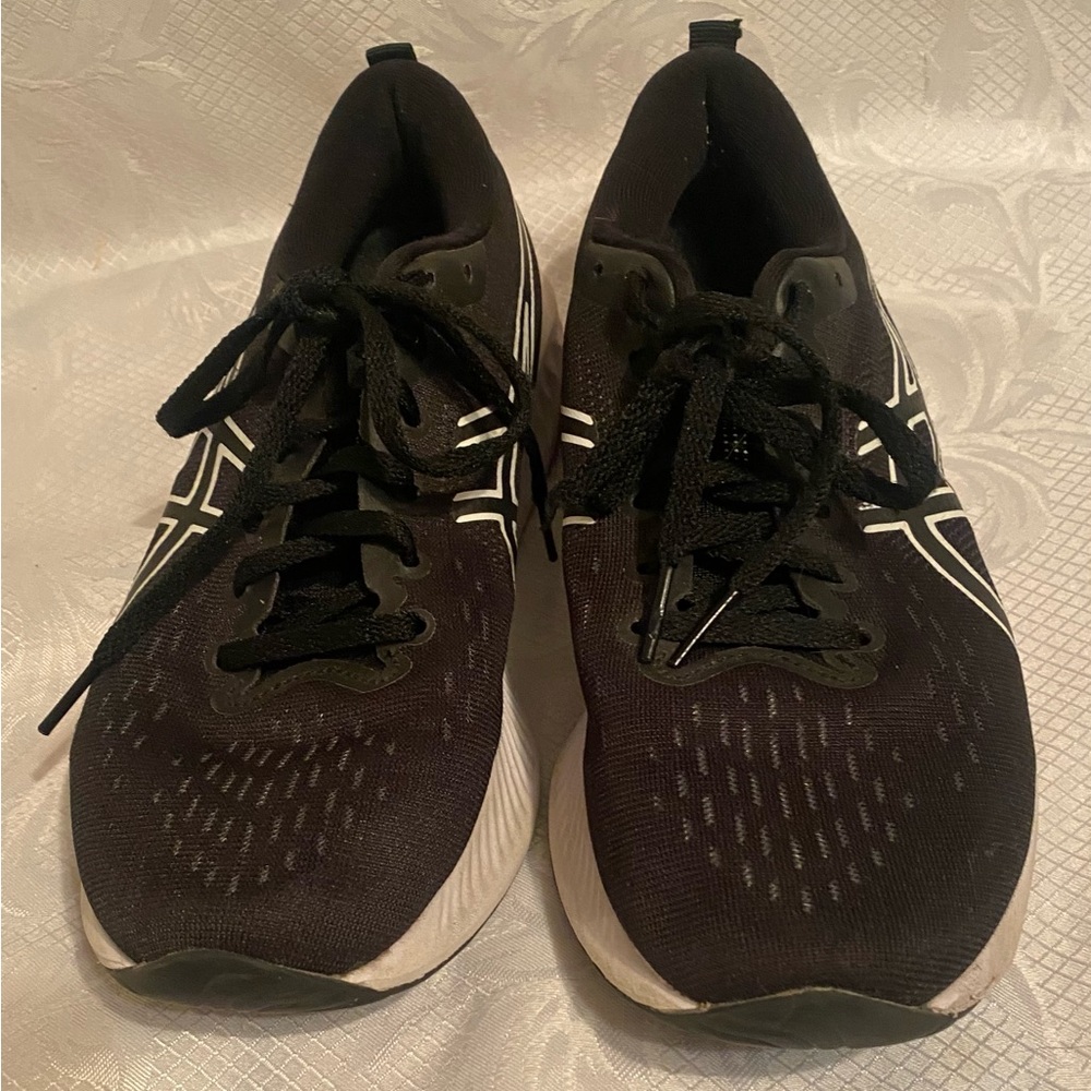 ASICS Black and White Running Shoes. Size 7.5 - Picture 2 of 9